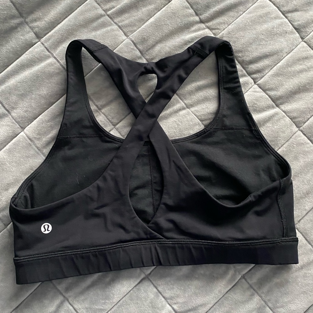 LULULEMON SZ 10 black cross back sports bra - gently worn